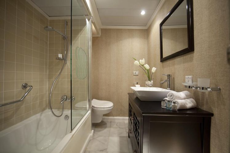 M/S Sonesta Moon Goddess Bathroom